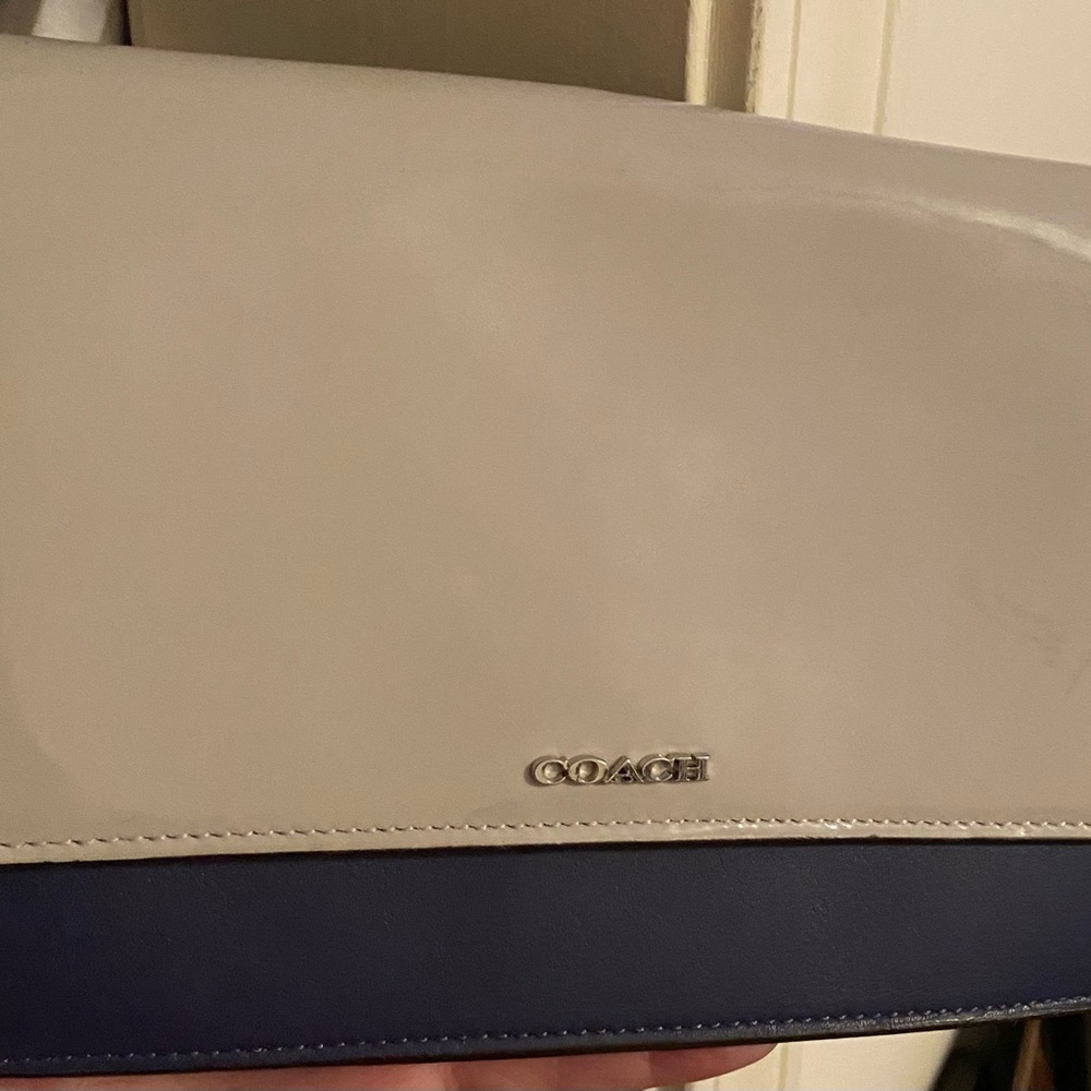Coach Clutch with Gold Chain Strap EXCELLENT USED CONDITION